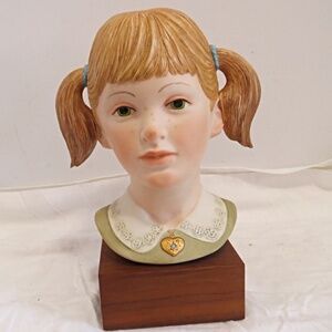 CYBIS Bust "JENNIFER" Bisque / Porcelain